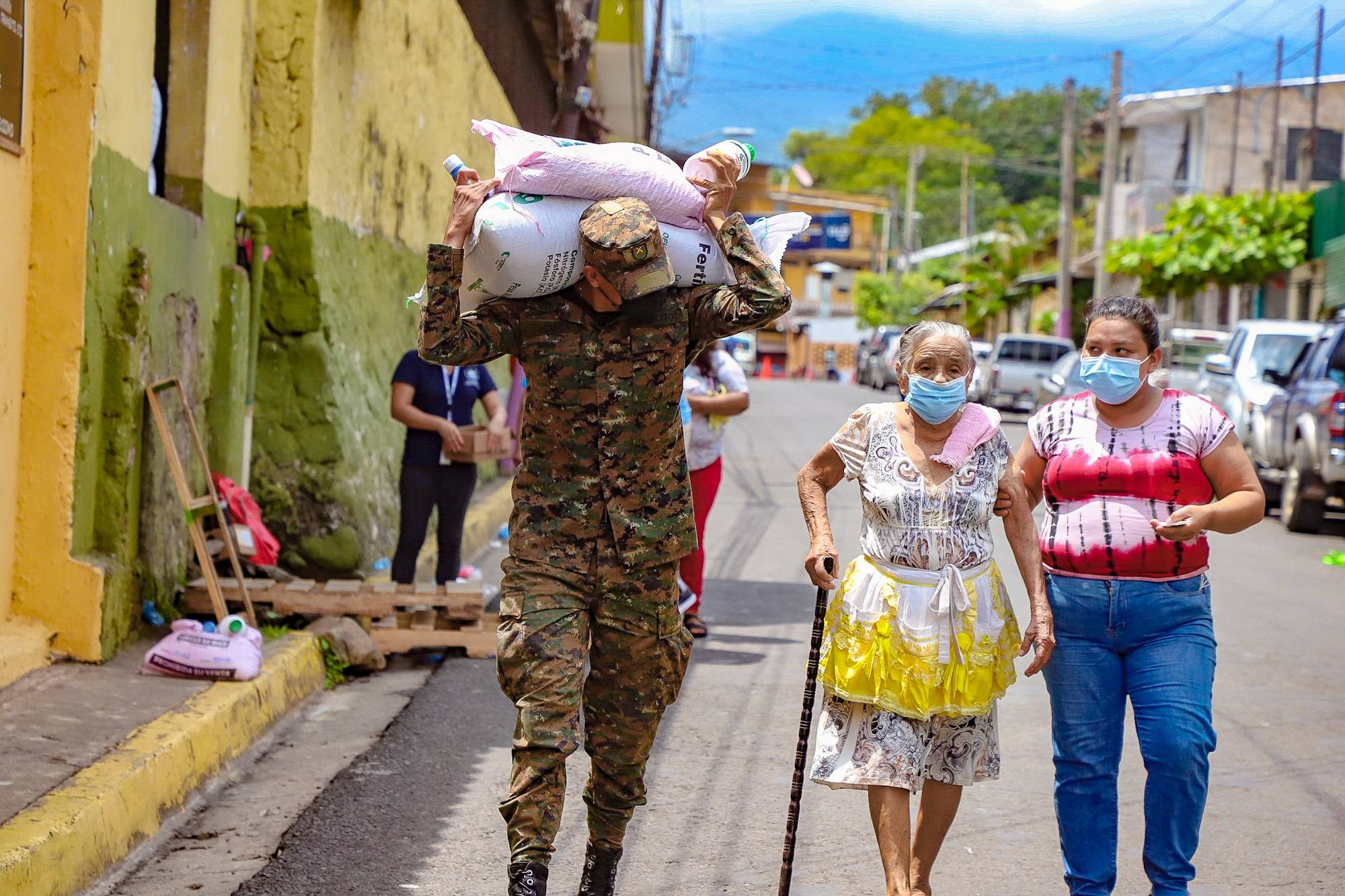 Agricultores reciben apoyo de la Fuerza Armada en la distribución de Paquetes Agrícolas agricultores-reciben-apoyo-de-la-fuerza-armada-en-la-distribucion-de-paquetes-agricolas